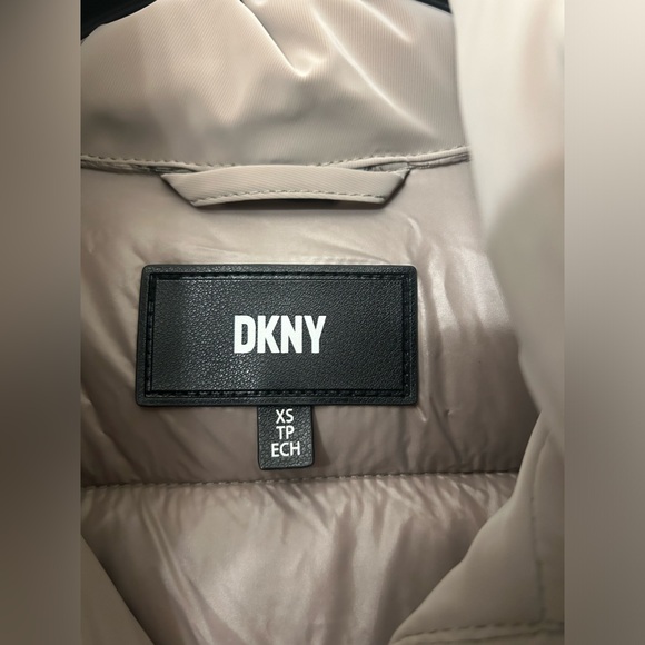 DKNY Women's Down Hooded Puffer Coat Size XSmall Color: Thistle - Picture 7 of 10